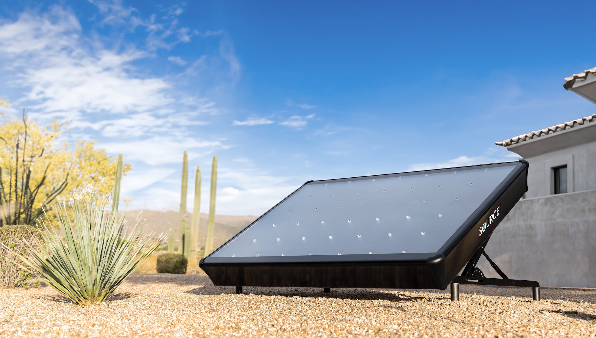 Un panneau hydroélectrique Source utilise la lumière du soleil pour extraire l’eau de l’air.