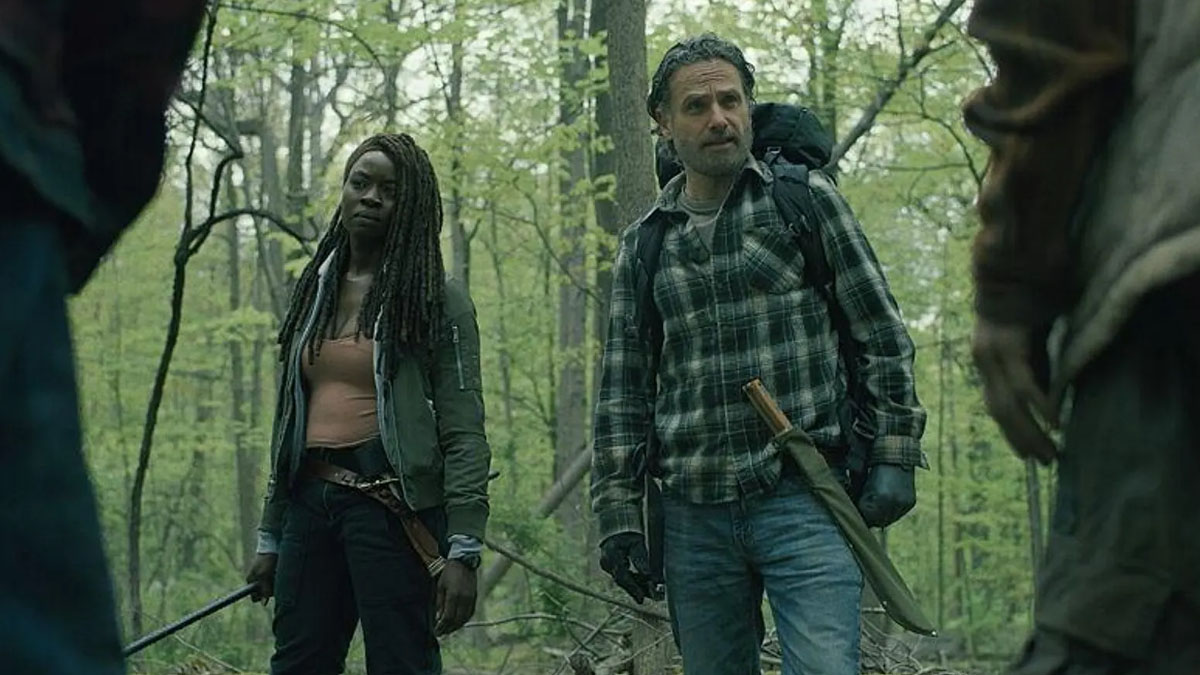 Danai Gurira e Andrew Lincoln em The Walking Dead: The Ones Who Live.