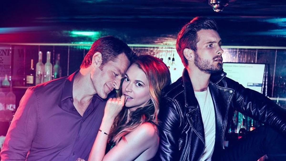 Peter Hermann, Sutton Foster et Nico Tortorella dans Plus jeune.