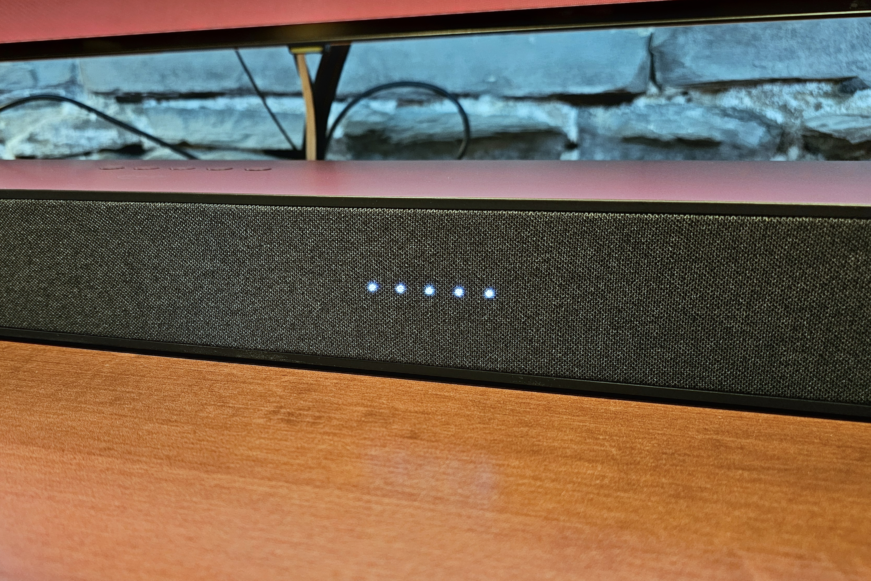 Amazon Fire TV Soundbar Plus: светодиодные индикаторы.