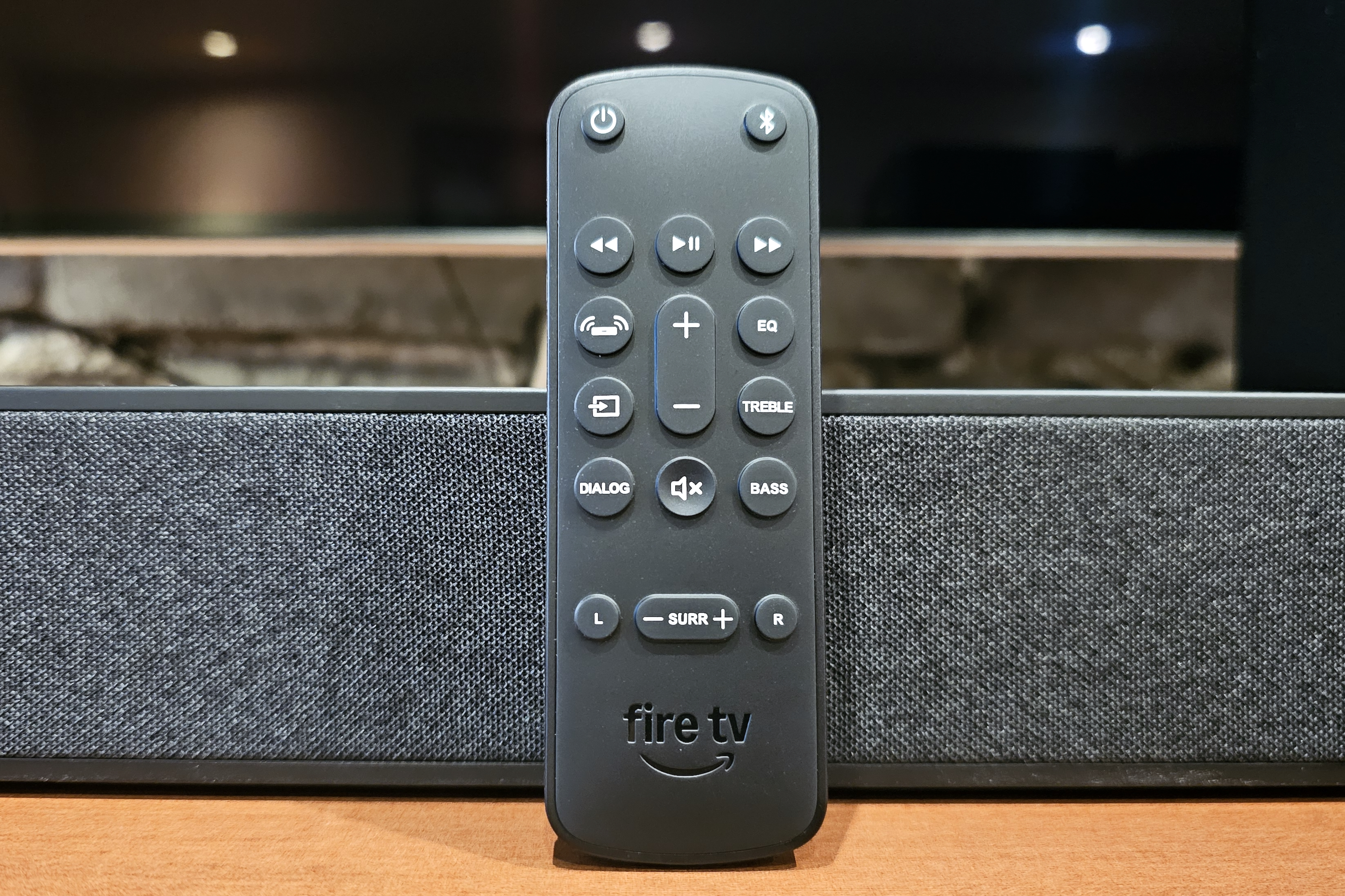 Amazon Fire TV Soundbar Plus: controle remoto.