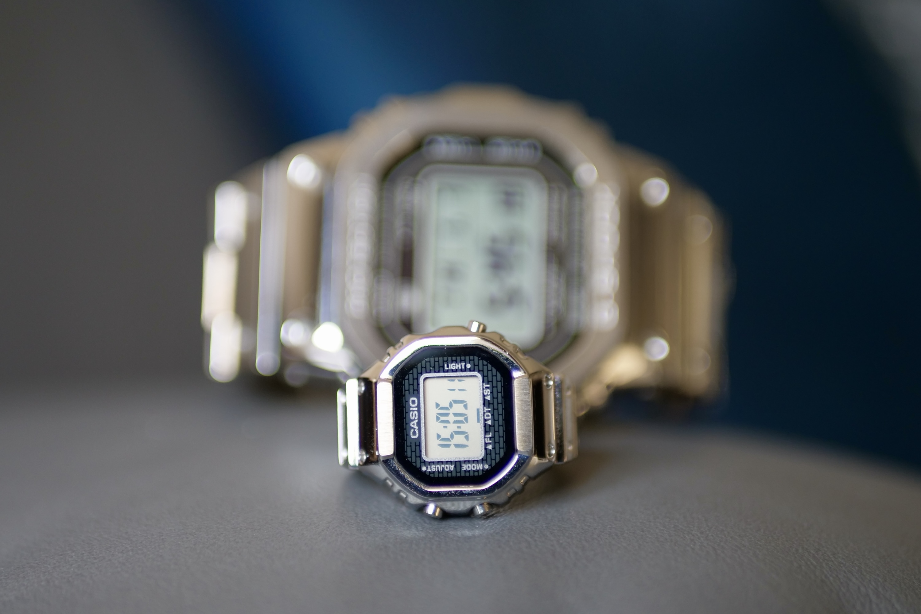 Reloj Casio Ring con el Casio G-Shock GMW-B5000.