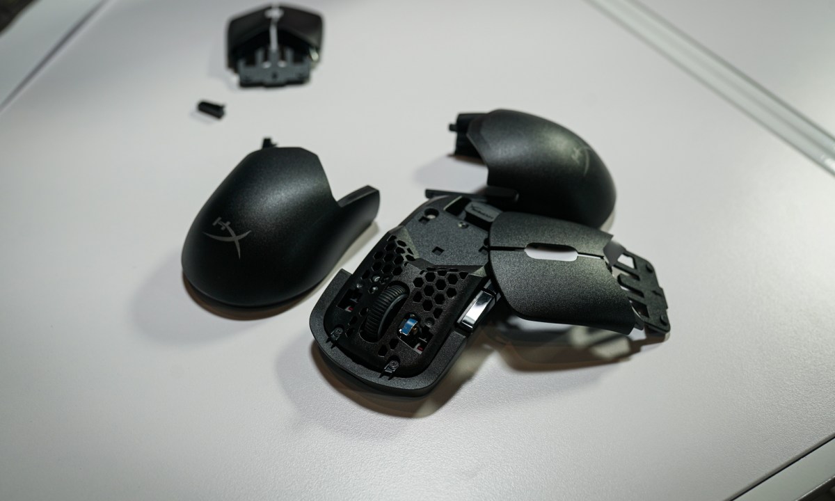 The HyperX Saga Pro with its components taken apart.