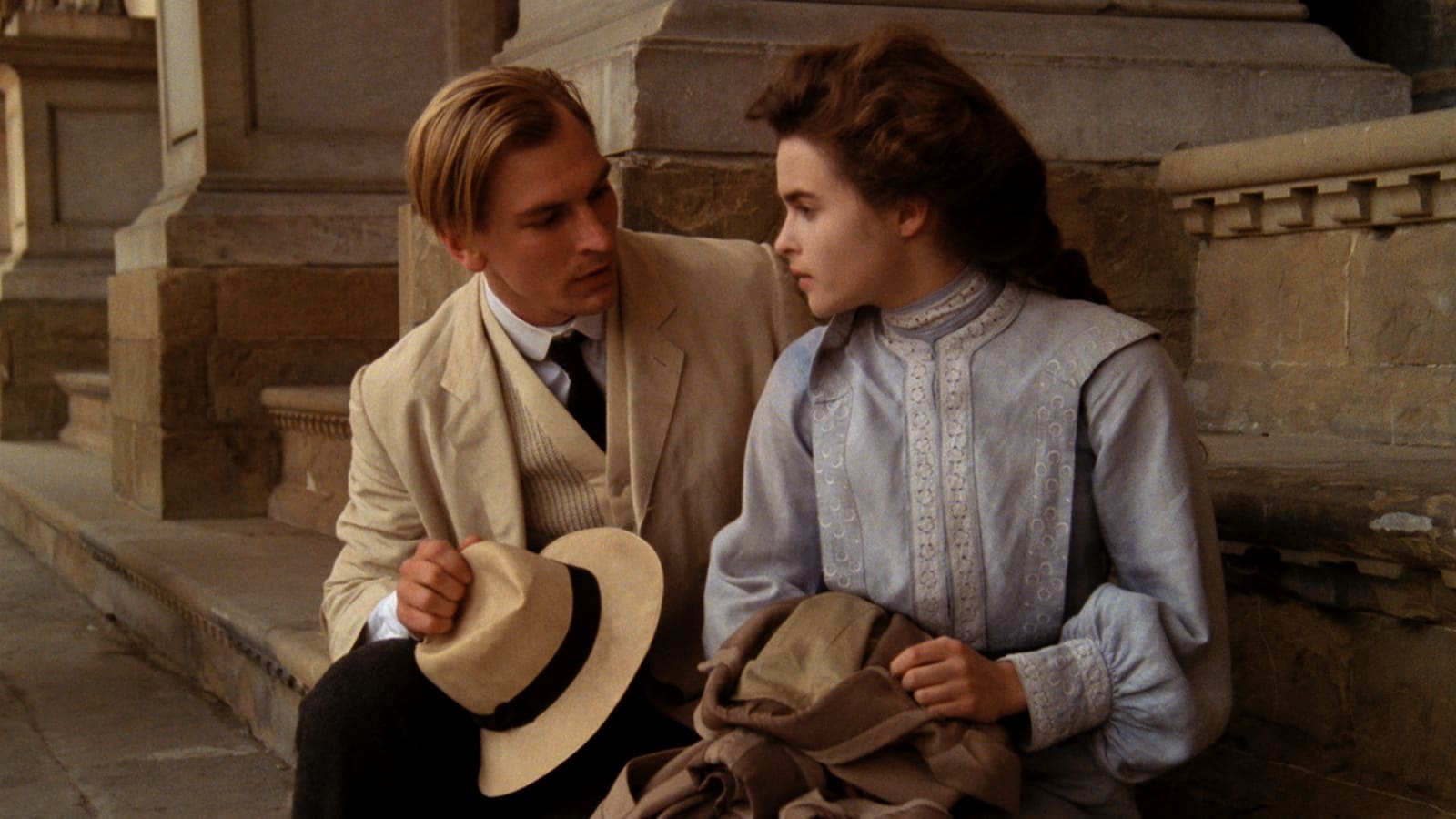 Julian Sands und Helena Bonham Carter in „Ein Zimmer mit Aussicht“.