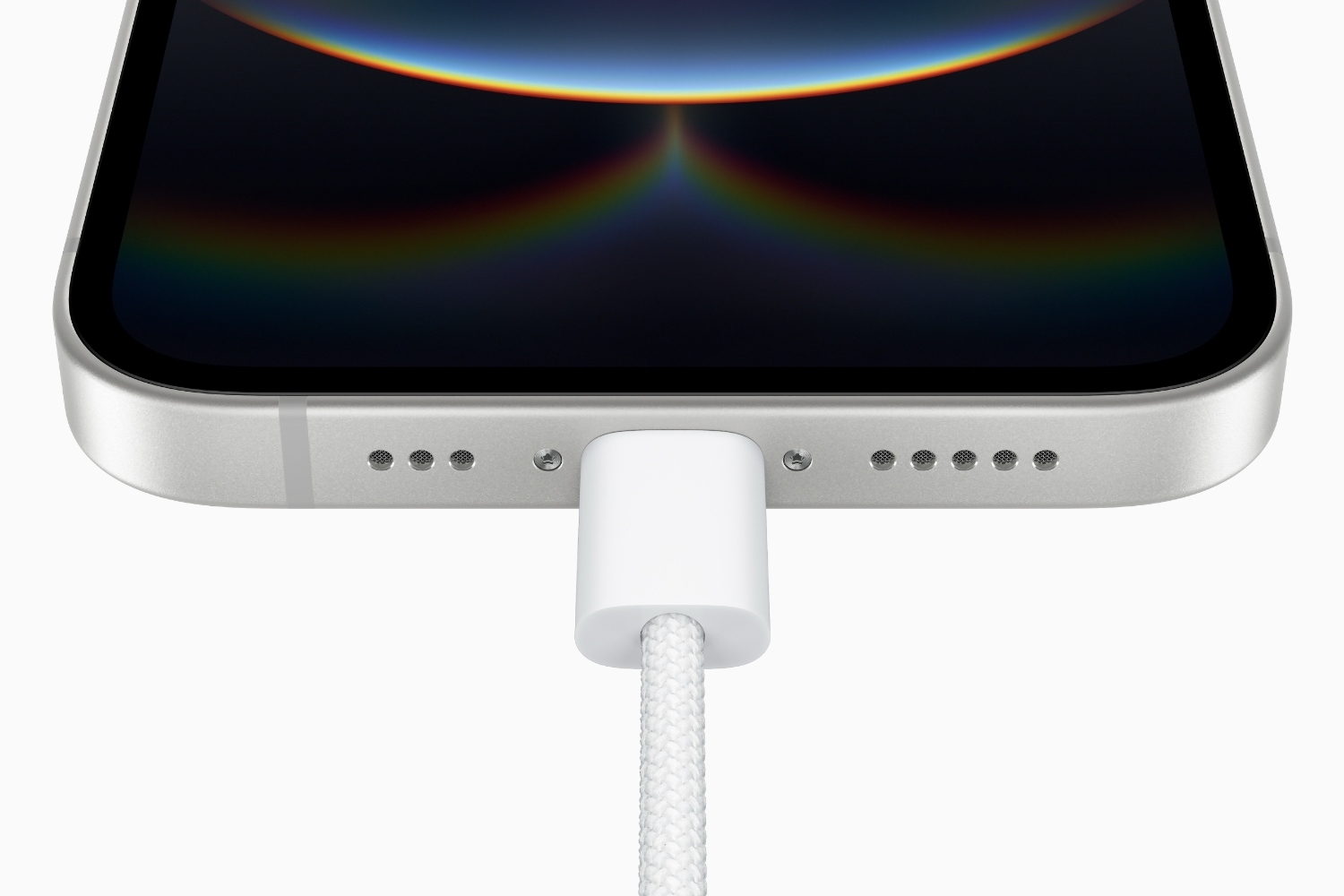 iPhone 16e с кабелем USB-C, подключенным снизу.