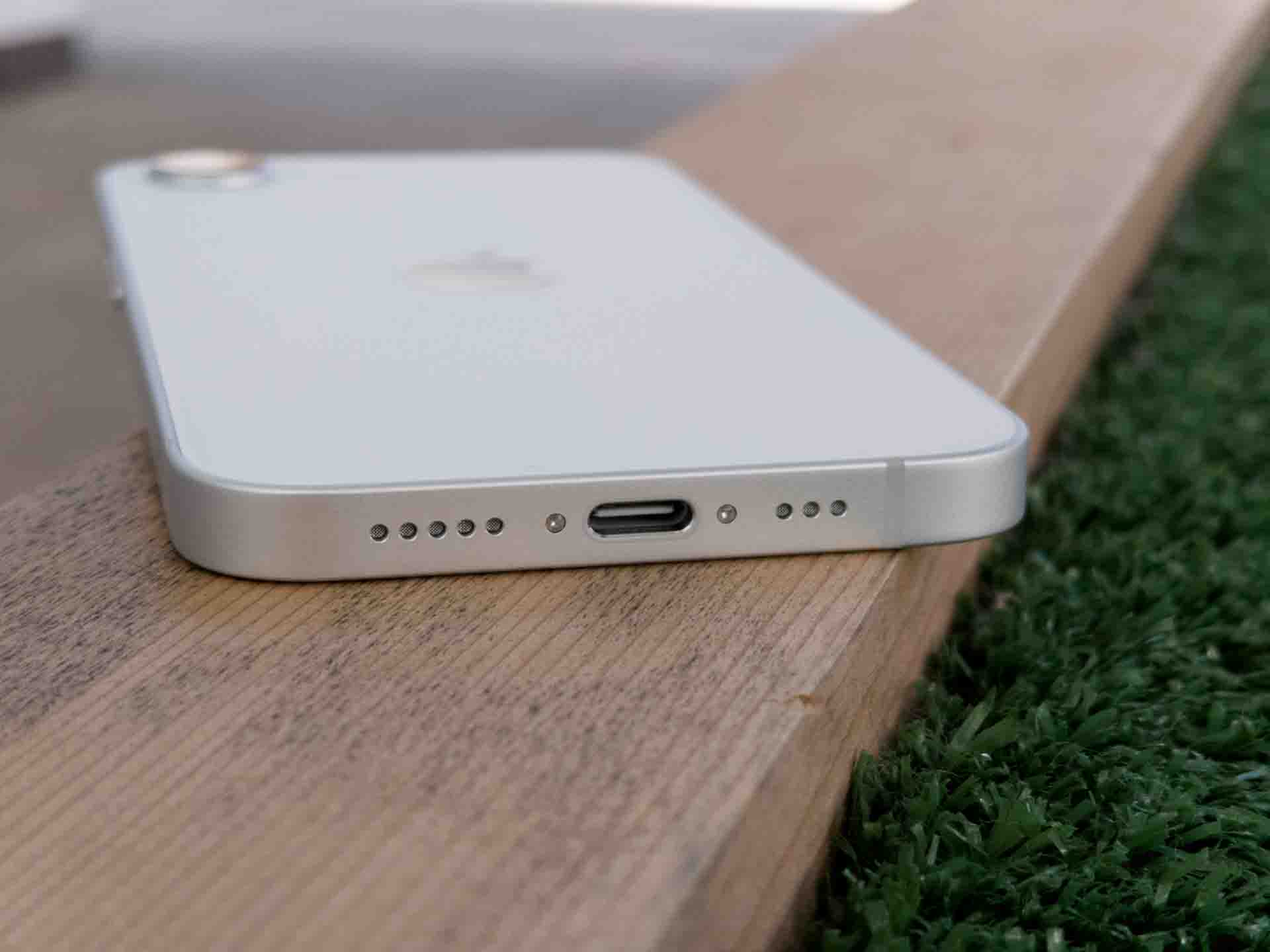 Der USB-C-Anschluss am iPhone 16e