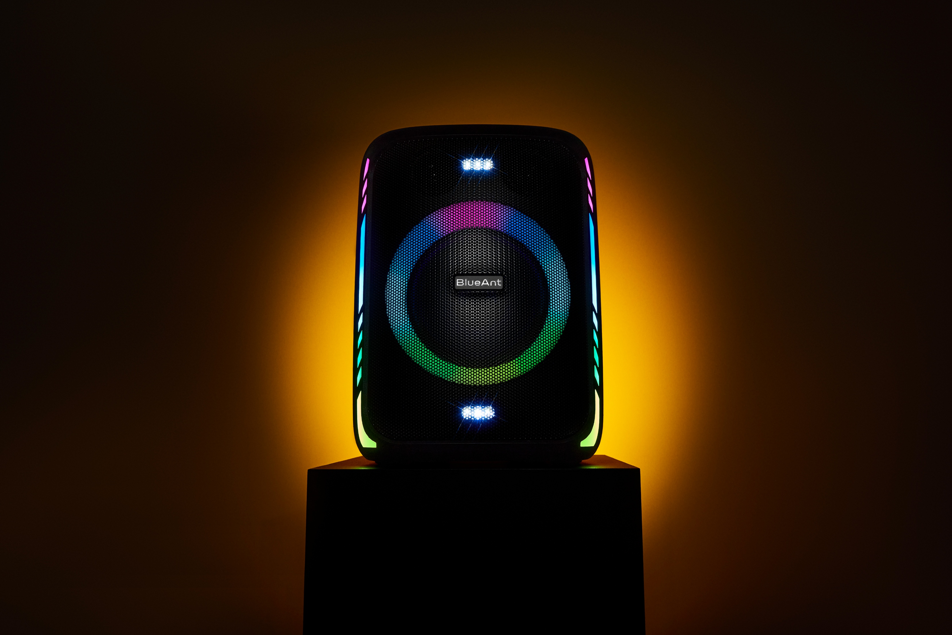 [Embargo] BlueAnt Xi5 party speaker.