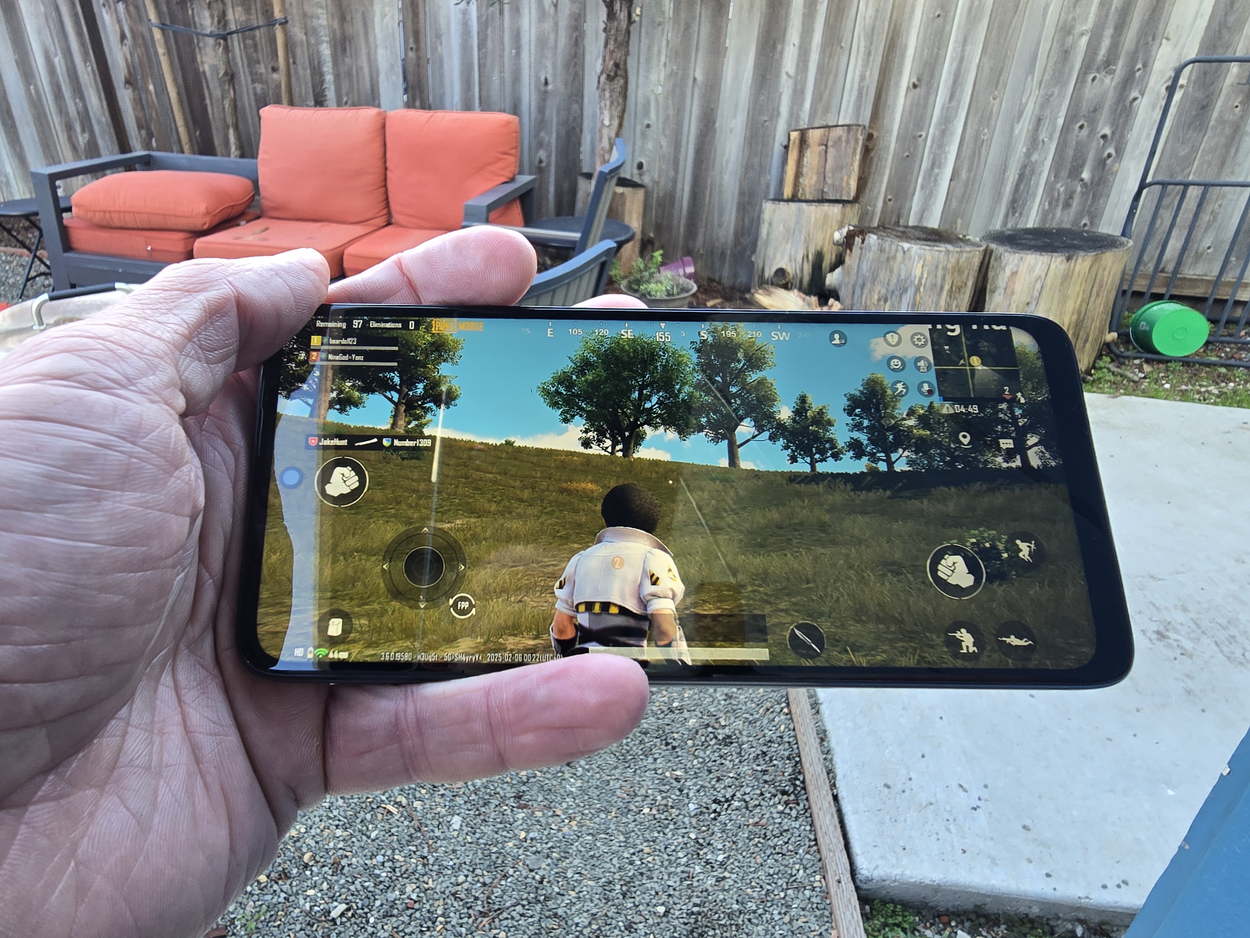 Moto G 2025 jugando PUBG