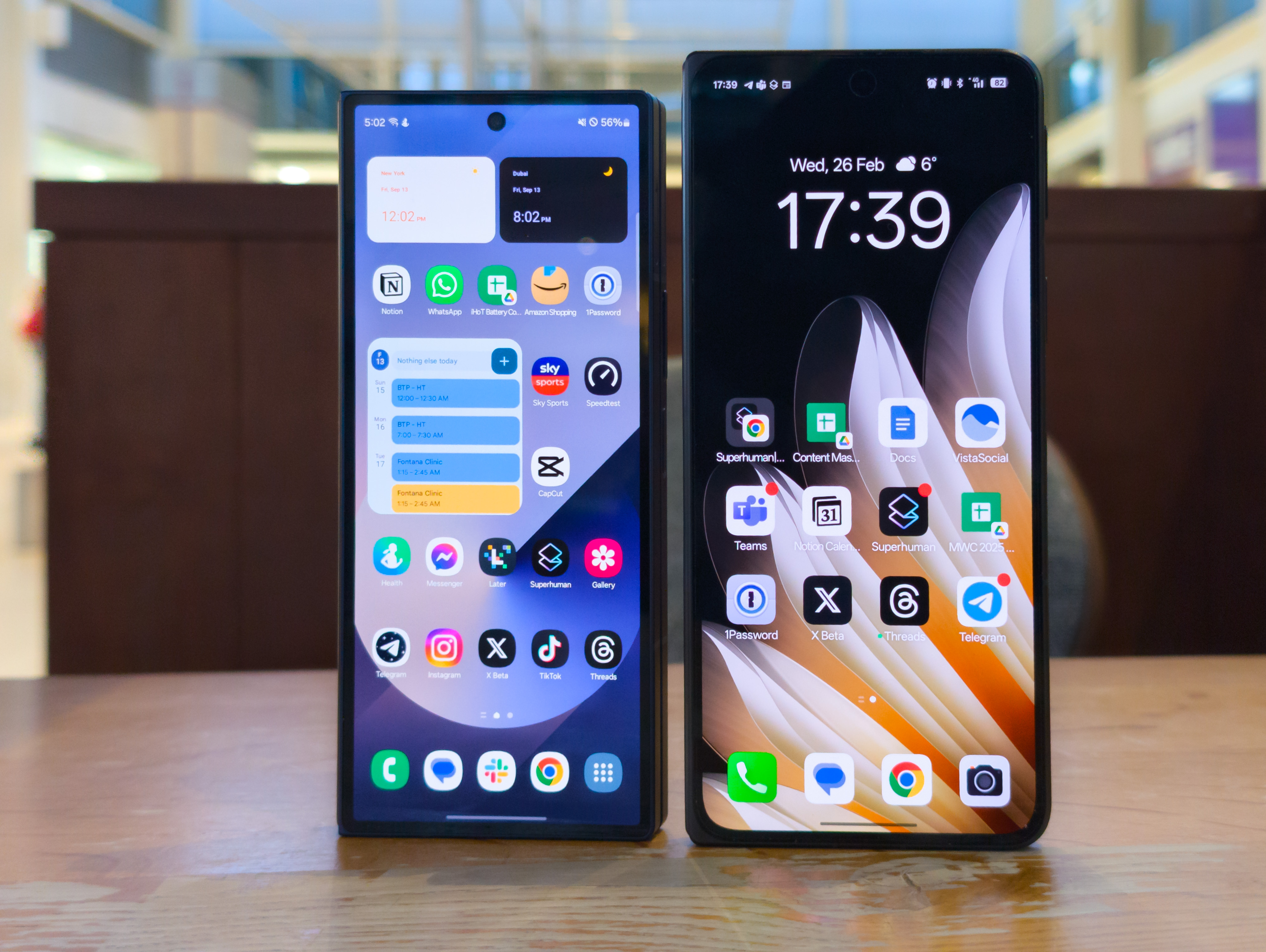 Écrans avant des Oppo Find N5 et Galaxy Z Fold 6