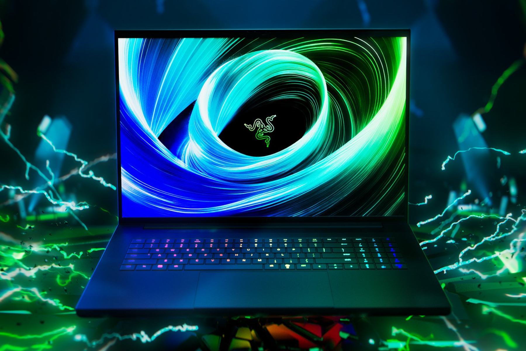 Вид спереди на новый ноутбук Razer Blade 18