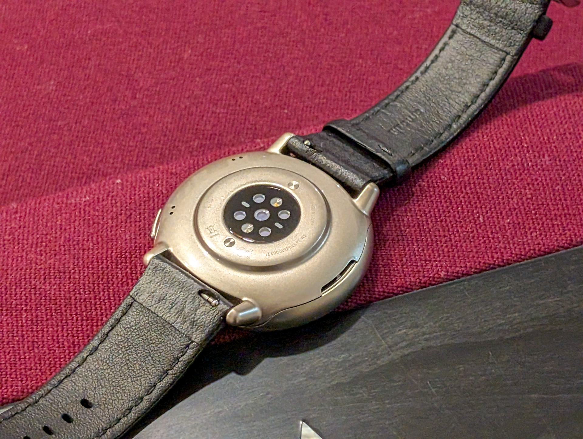 Les capteurs à l'arrière de l'Amazfit Active 2