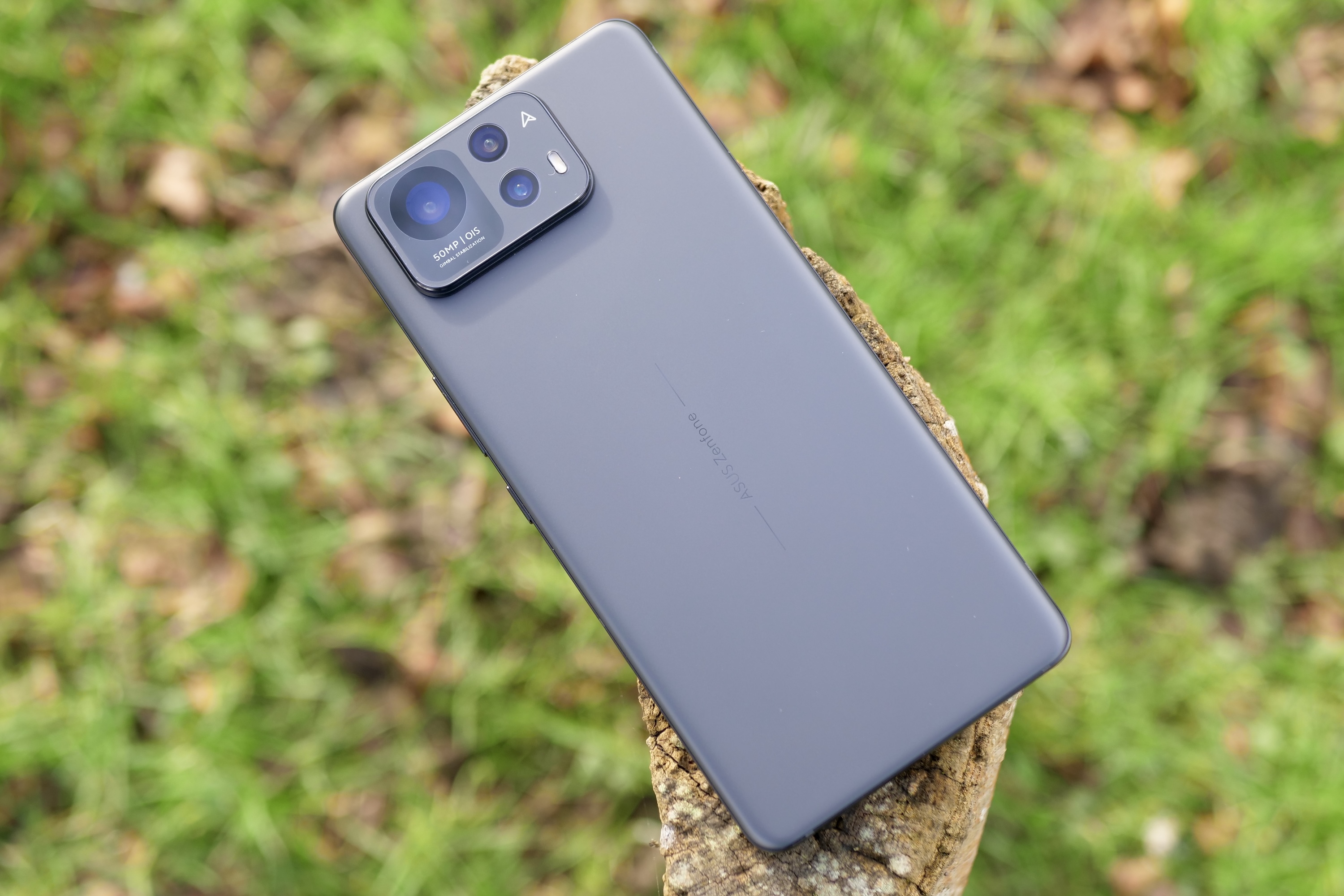 O último de 12 Ultra do ASUS Zenphone