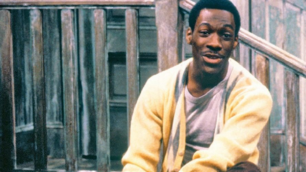 Eddie Murphy sitzt auf der Veranda und redet als Mr. Robinson bei SNL.